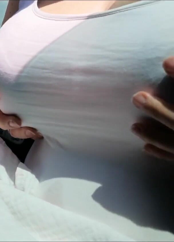 Lily_Lacto: Je pompe mes seins de lait vides dans la voiture