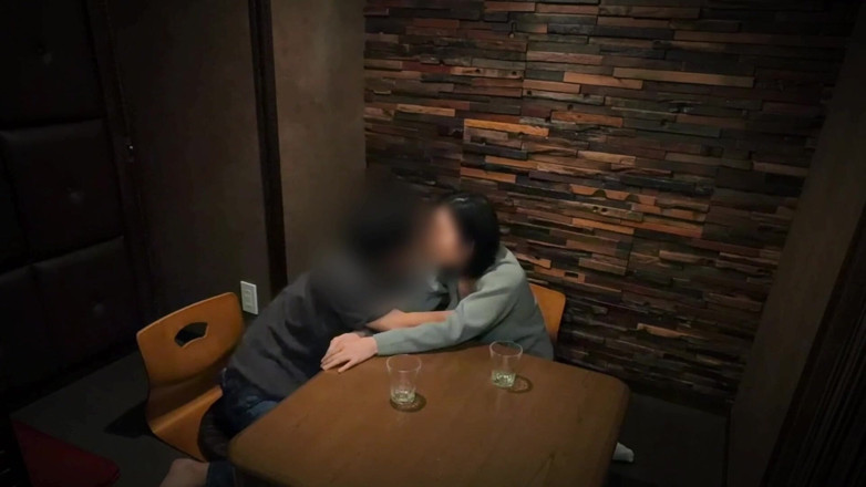 marutahub: Sex într-un bar noaptea târziu, în timp ce mă prosteam cu prietena...