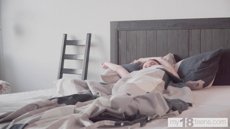 My 18 Teens: Heißes solo von vollbusigem mädchen