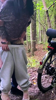 Bruneta Proastă a Stricat O Bicicletă În Pădure Și a Plătit Cu O Pizdă Pentru Reparații! Fucked Doggystyle