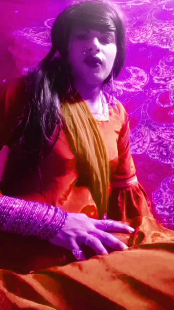 Urvashipatil123: Urvashipatil Rani Kinnar bawi się w Salwar Kameez