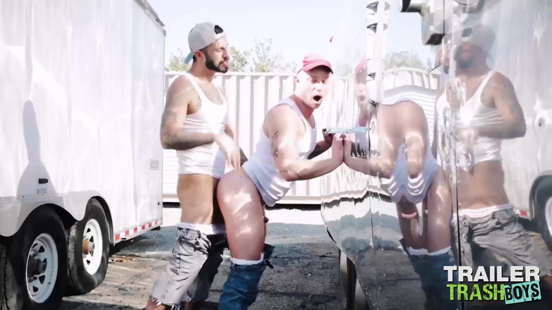 Trailer Trash Boys: TRAILERTRASHBOYS - Bryce Hart和romo Davis的无套性爱
