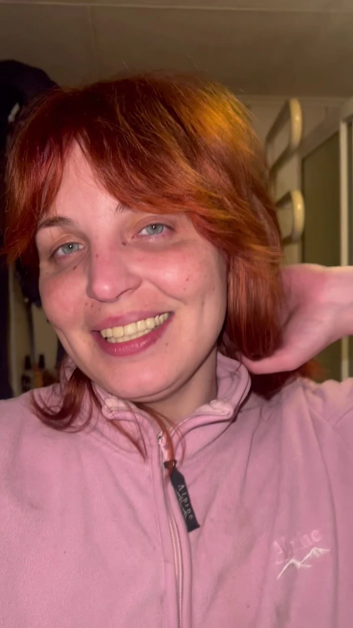 Elena917: Primeira vez tentando bengala e contando sobre hematomas depois da...