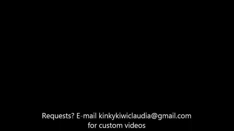 Claudia Kink: İnce ellerimi ve uzun parmaklarımı losyonlıyorum