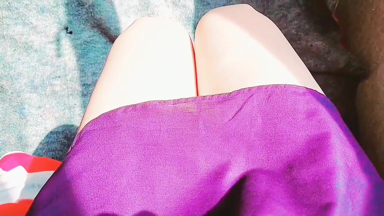 Kitty_Cross: Великолепный шмель уверенно идет на высоких каблуках