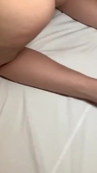 Wanita kulit putih muda sudah keras