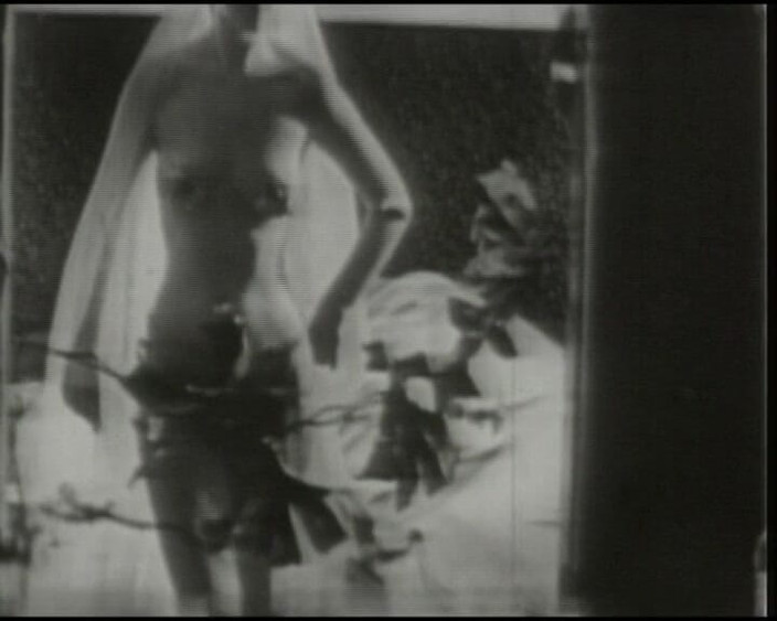 Porno kino: Video vintaj amatur dengan wanita Jerman yang ghairah