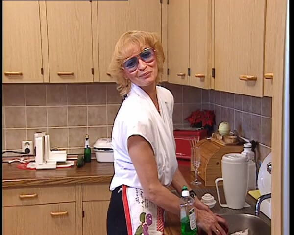 YOUR FIRST PORN: Hôm nay chúng tôi đang có dưa chuột cho bữa trưa