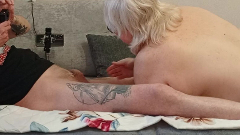 Zona901: 내 자지를 빨아주는 새엄마