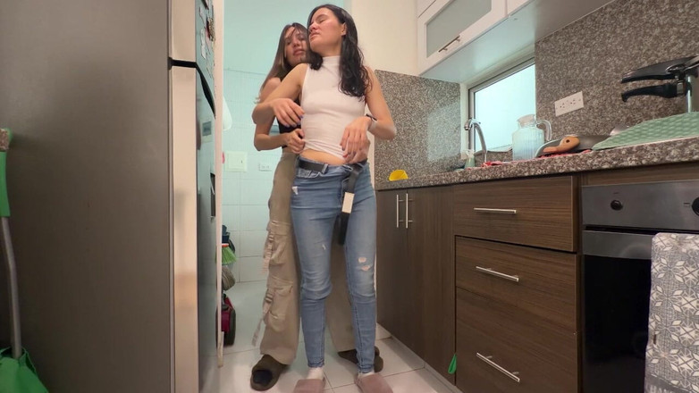 scarlettandc: Il Tribbing Che Bagna Le Donne Delle Lesbiche