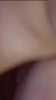 Viktoria Blonde é uma prostituta madura com seios pequenos e cabelo loiro fodido no cu e recebe sua boca cheia