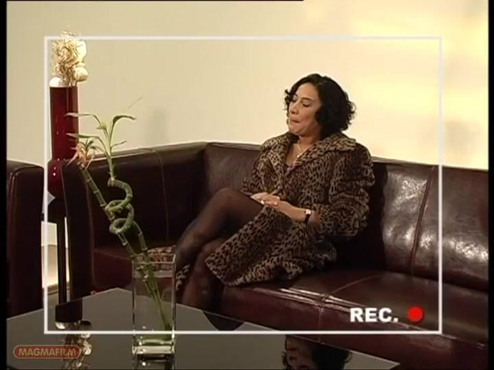 Magmafilm: Німецьку брюнетку-аматорську матусю трахкають двоє чоловіків