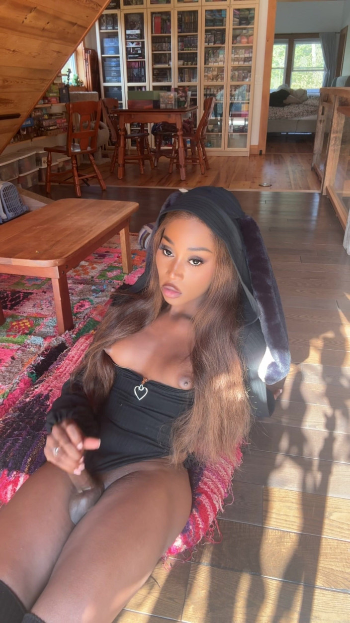 Vanniall: Big Dick Trans Bunnygirl Wysiada