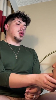 Jizz Obrovský penis Hung Papi Výstřik na obličej! Velký výstřik
