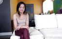 Pornstar Platinum: Mała azjatycka laska Roxanne Lee chce zostać gwiazdą porno