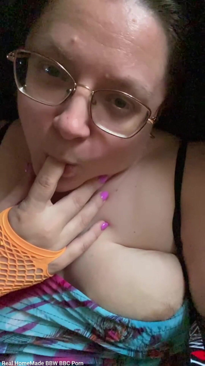 Real homemade BBW BBC porn: 내 젖꼭지를 뒤틀어 짜내는 문지르기