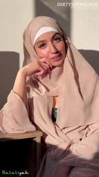 Hijabi aliyah ti dà istruzioni per mangiare sperma