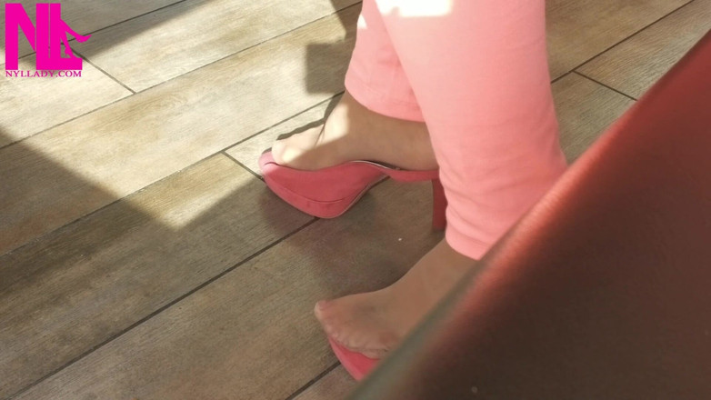 Nyllady: Shoeplay with High Heels in a Bar