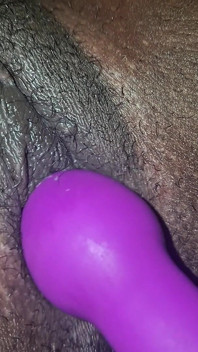 Memekku muncrat di memek aduhaiku!! Bagian 1