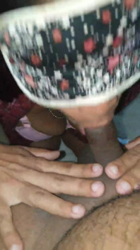 Bini jalang desi submisif menghisap zakar suami dan kongkek pepek mendalam