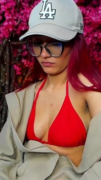 Latina Con Pelo Rojo Y Cabello Perfecto Solo Quiere Ser Follada Y Dejar Su Semen En Su Cuerpo