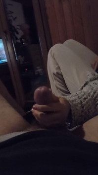 핫한 아시아 핸잡 여신에게 사정할 때까지 소파에서 POV 핸잡
