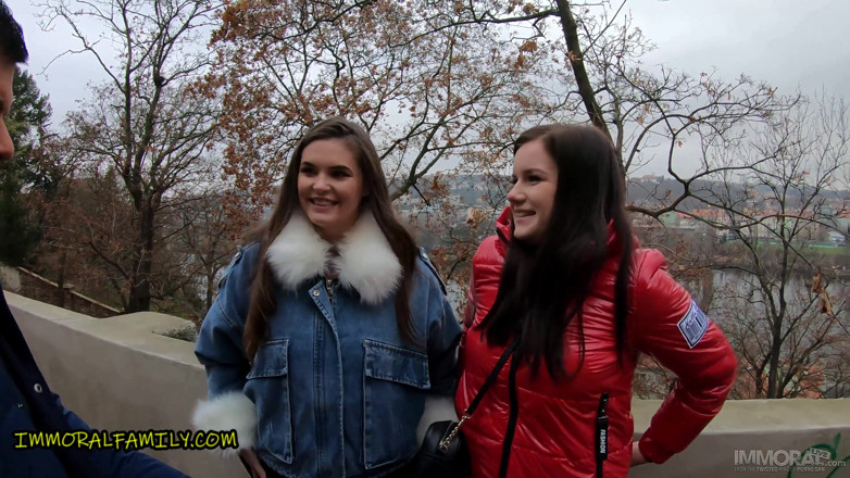 Immoral Family: Taylee Wood & Zara Lick PAWG THREESOME Make Grinch Love Christmas –...