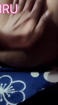 Une bhabhi indienne se fait masser ses gros nichons