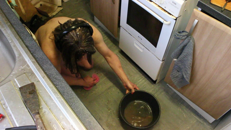 Lilly Disgrace: Người giúp việc khỏa thân nghêu nghẫy