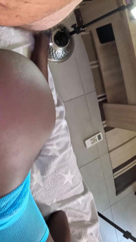 Núbia cadela ama pau branco