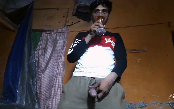 Indian desi boy: 오줌 마시기 포르노