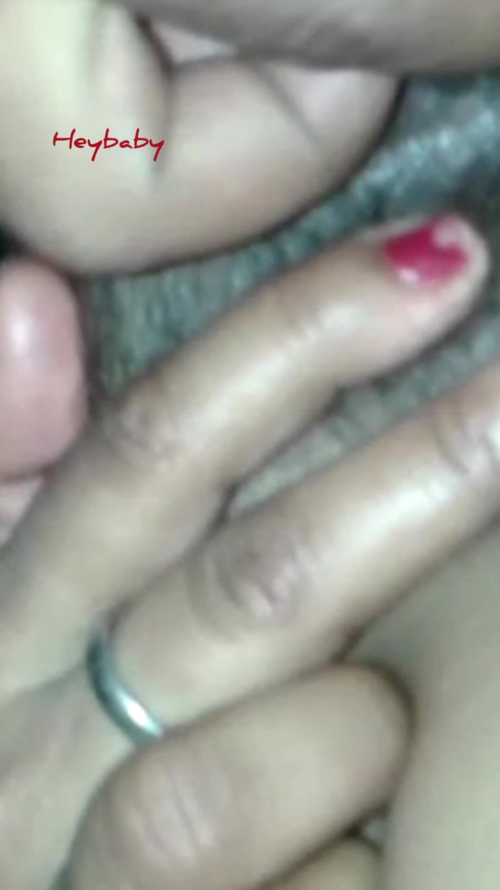 Heybaby: Saf Desi evli kadın parmaklıyor ve sert seks