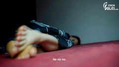 Czech Soles - foot fetish content: Fata domestica che striscia ai piedi di anna a letto