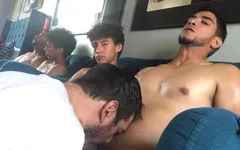 Quiet straight hunk está precisando de um bom boquete e traz seu amigo com ele.