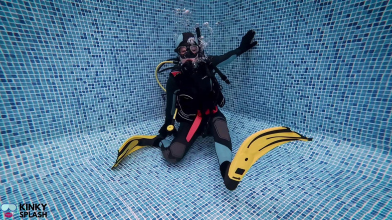 UKCuteGirl Lucy Lauren: Scuba Skills Underwater Training Session