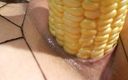 Popp Sylvie: Squirt deux fois avec un maïs sur l&amp;#039;épi