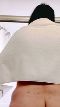 शॉवर के लिए मेरे साथ जुड़ें