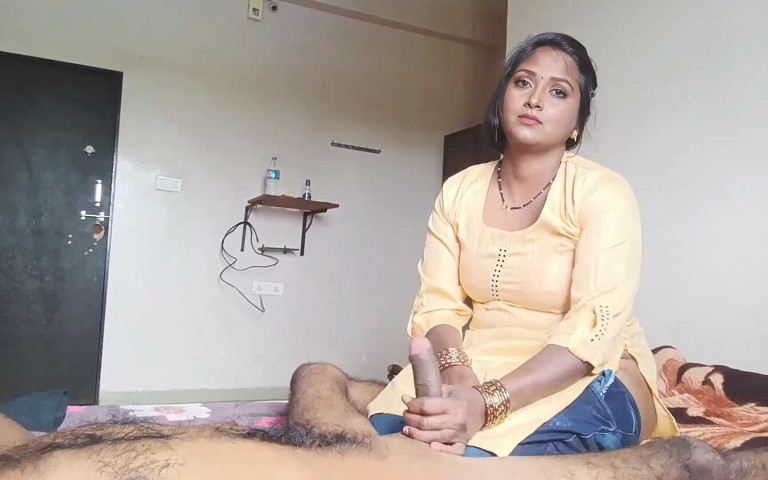Ragazza indiana che cavalca un grosso culo e scopa duramente gli amici (Il mio studio porno Desi) Indian Girlfriend Riding Big Assss Fuck Hard Core Friends (My Desi Porn Studio)