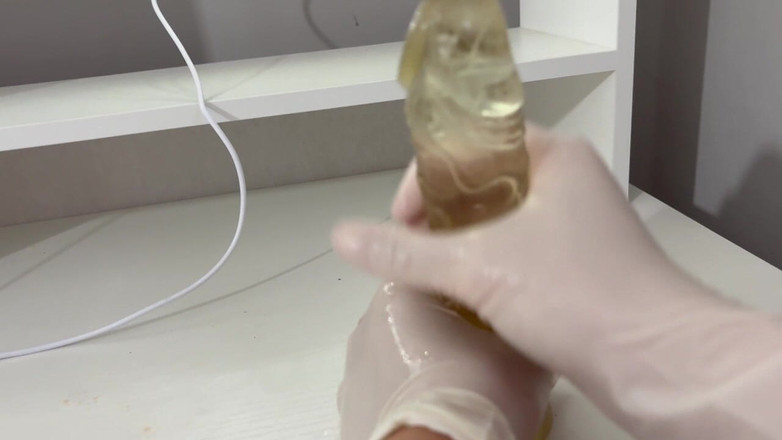AmayaMori: I Give a Handjob to the Dildo with Oily Hands...