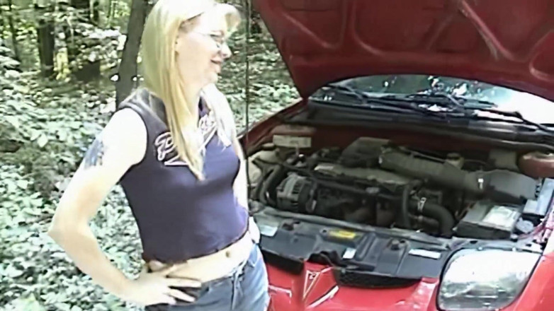 RETROXXX: Baisée dehors à cause d’une panne de voiture