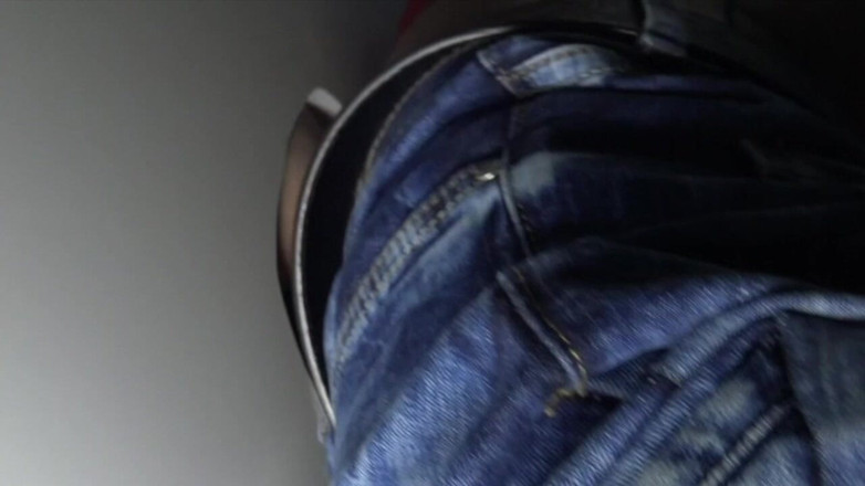 THE BIG BULGE STUDIO: Ele pendura um pau grande no cu