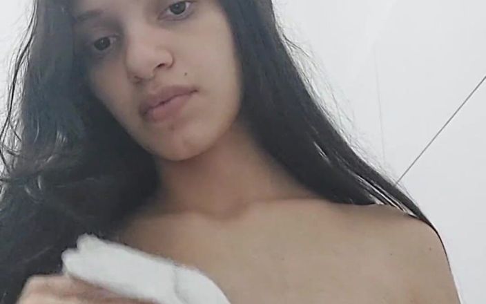 Alice Lima: Mírame chorrear leche de mis tetas