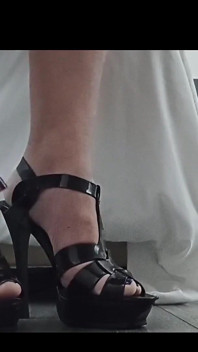 Highheels çıplak değil - ayaklarımı ve yüksek topuklarımı gösteren erotik olmayan