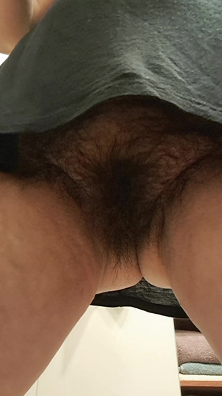 Mommy big hairy pussy: Velká chlupatá mega kundička