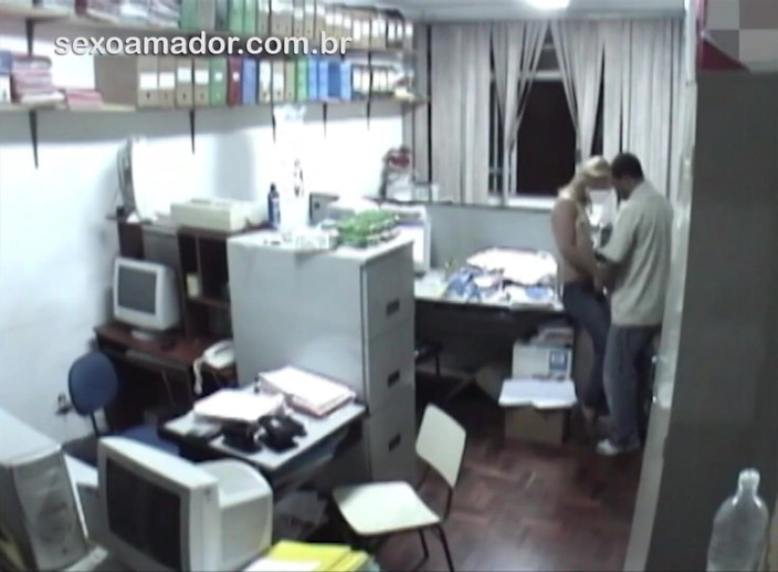 Amateurs videos: Geile angestellte haben sex im büro nach feierabend