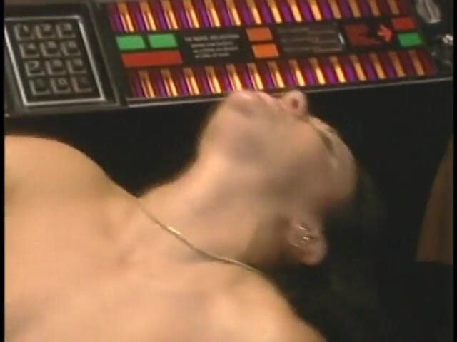 Anal seduction: La bella gola profonda troia anale dai capelli scuri ama...