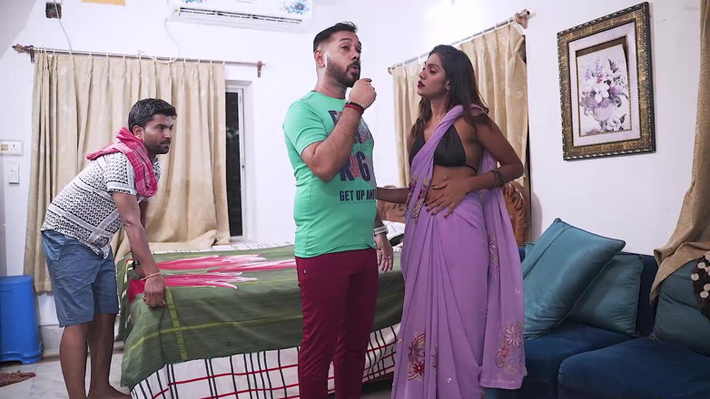 Xtramood: UNE BHABHI SE FAIT BAISER PAR SON NAUKAR ET UN ÉLECTRICIEN...
