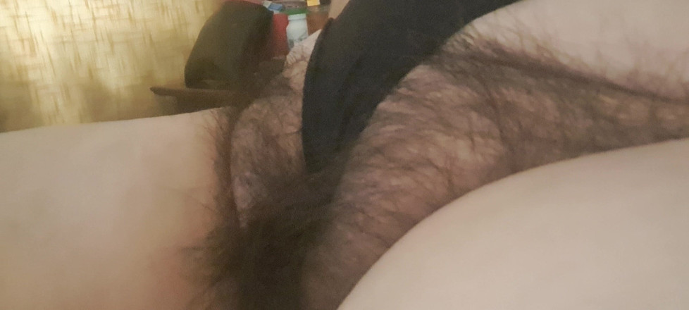 Mommy big hairy pussy: Ibu tiri gemuk, berbulu dan pepek panas