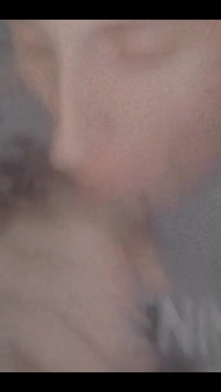 Juliaporno3: Selbst großen schwanz lutschen. Schöne Auto der Auto nungatio