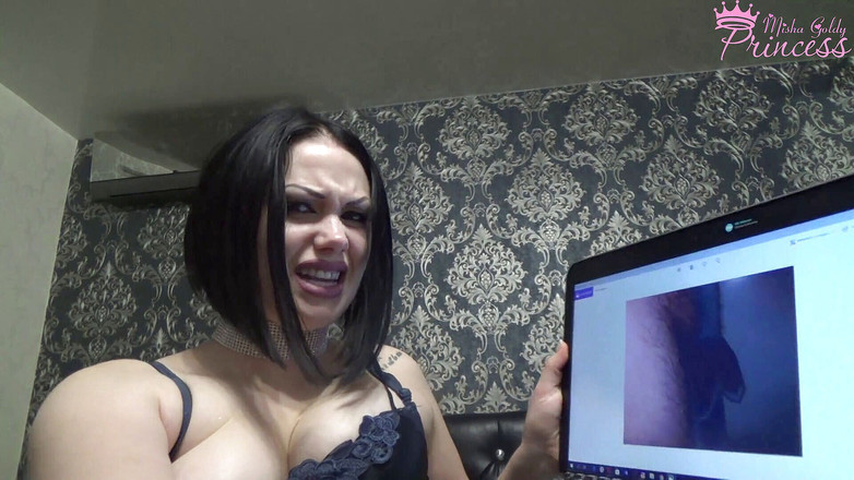 Goddess Misha Goldy: 嘲笑处女和他的小鸡巴